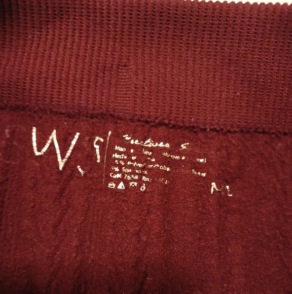 $4 Add-on Burgundy Textured Leggings - Size M/L - Picture 6 of 6